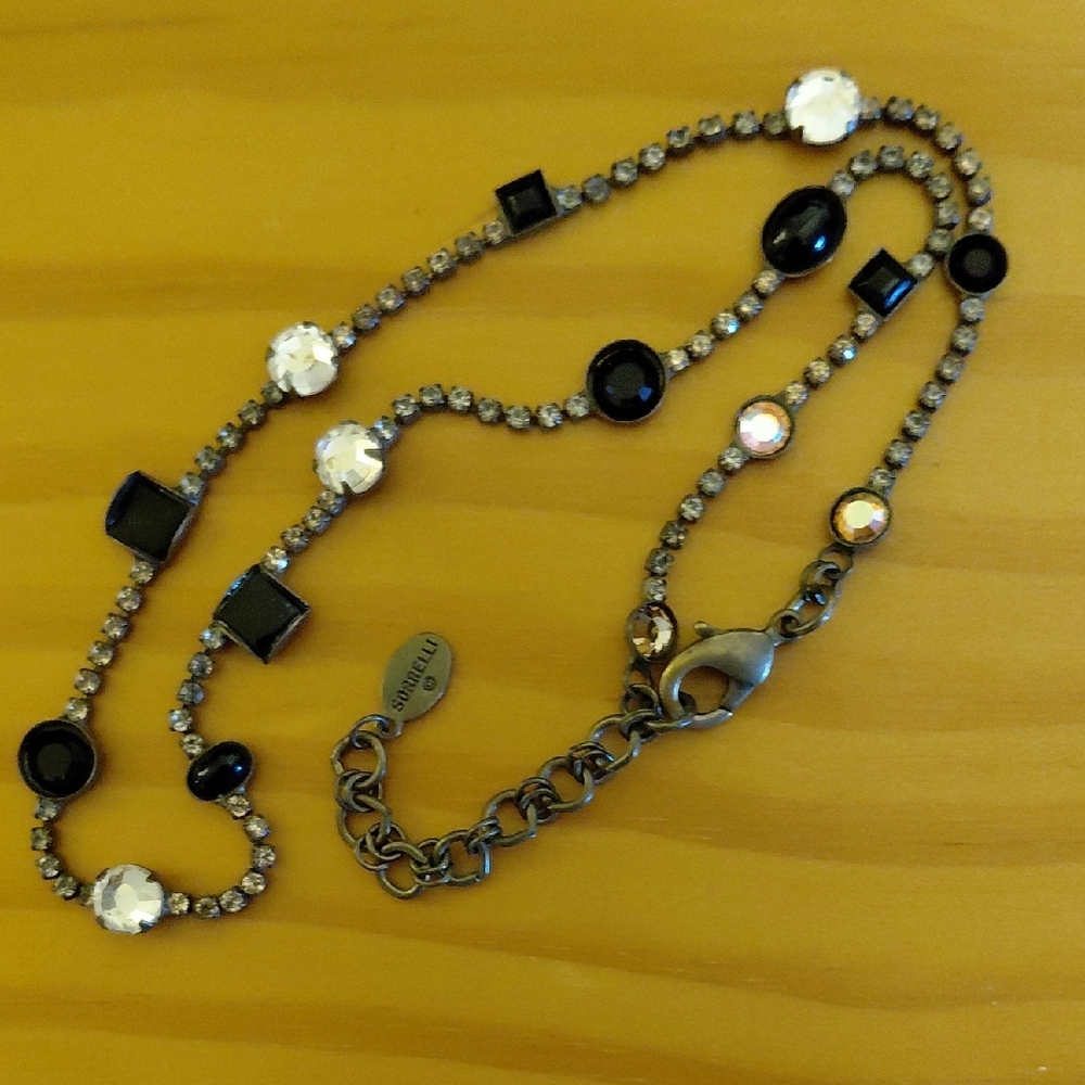 Sorrelli Rhinestone Necklace In EUC - Picture 2 of 14